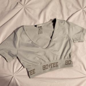 Bo + Tee stone short sleeve crop top small